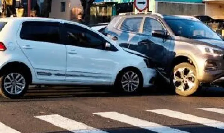 Colisão de veículos na Vila Prado mobiliza SAMU em São Carlos