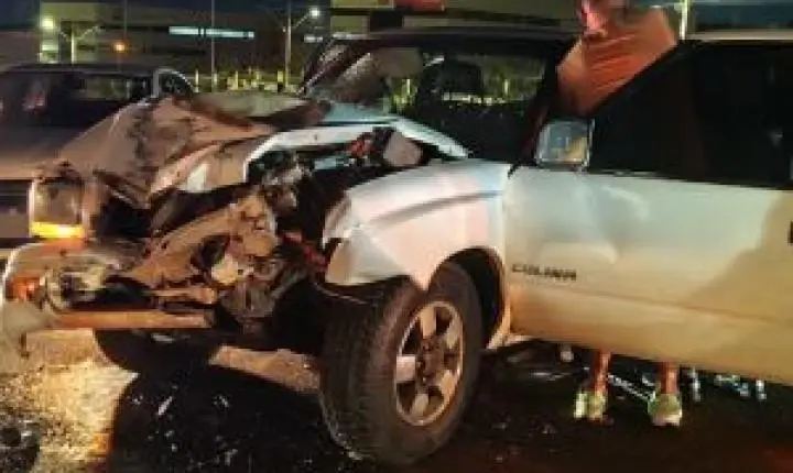 Colisão traseira na SP-318 em São Carlos deixa motorista ferido