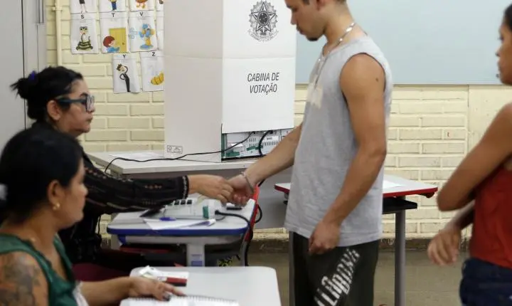 Com envelhecimento populacional, eleitorado jovem encolhe 22% no Brasil