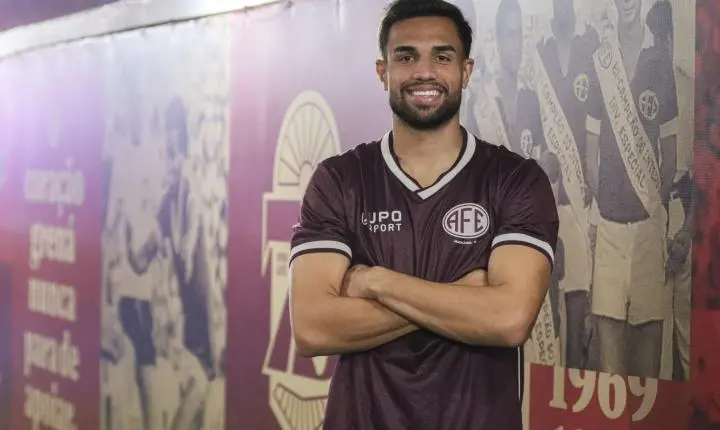 Ferroviária anuncia contratação do lateral-esquerdo Vinicius Kauê para a temporada 2026