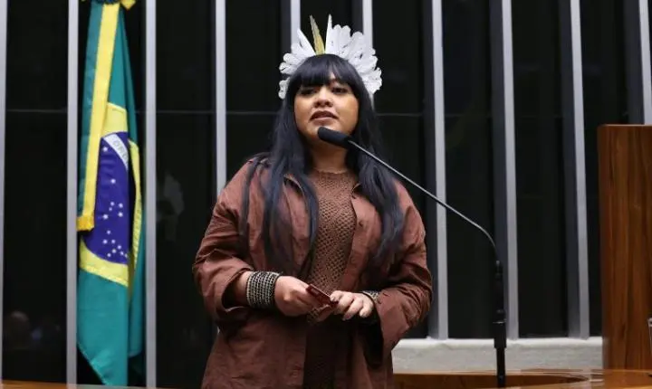 Comissão aprova aumento de pena para agressões a mulheres, focando em lesões faciais