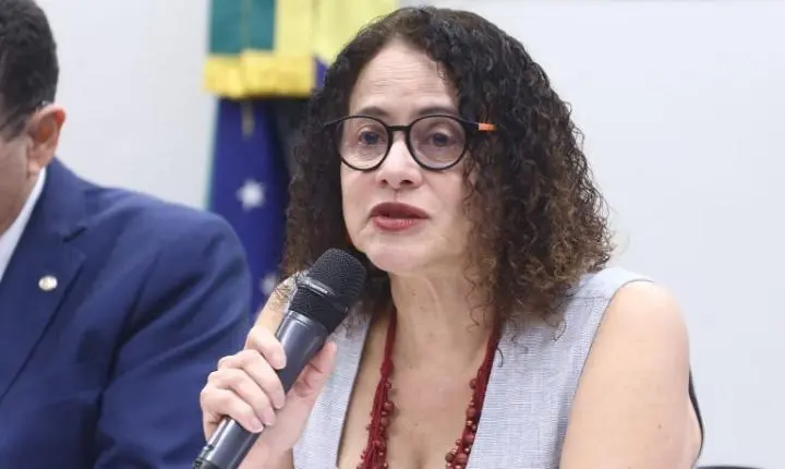 Comissão da Câmara ouve ministra Luciana Santos sobre planejamento de ciência, tecnologia e inovação