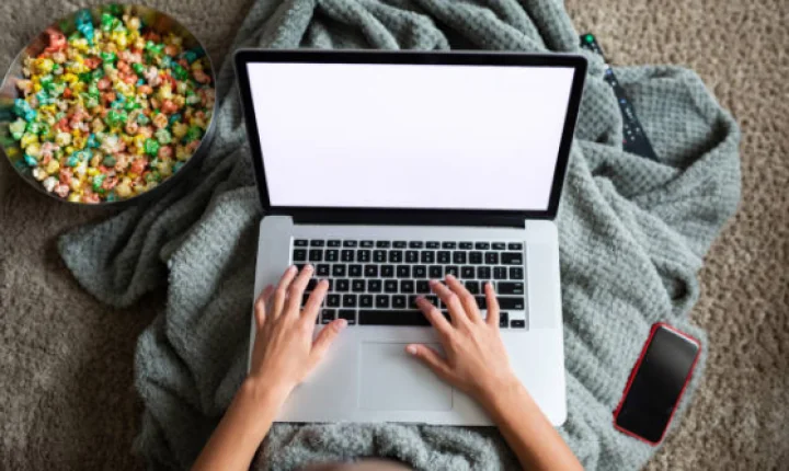Como assistir séries grátis online sem cair em armadilhas de sites duvidosos