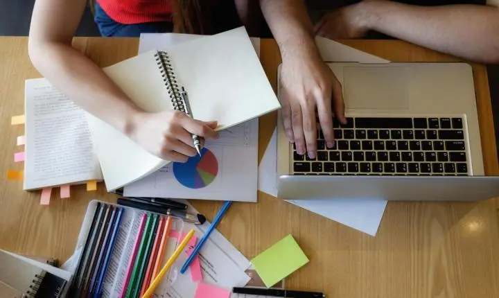 Como organizar uma rotina de estudos para concursos mesmo trabalhando o dia inteiro