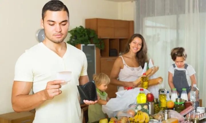 Como planejar compras para a casa e a propriedade sem gastar por impulso