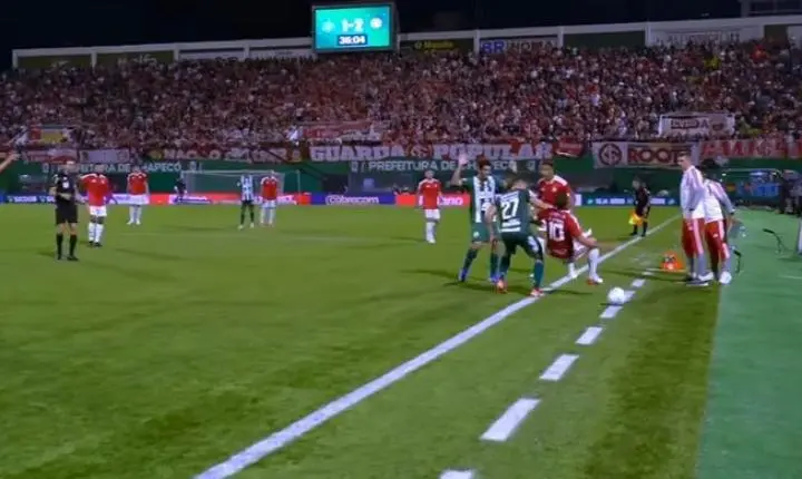 Internacional vence Chapecoense por 2 a 1 em jogo tenso na Arena Condá