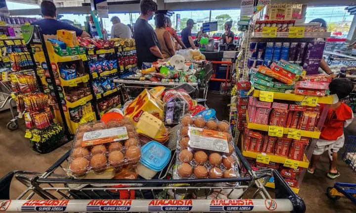 Consumo de alimentos cresce após proibição das bets no Brasil, diz Abras