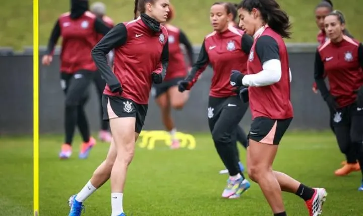 Corinthians decide Brasileirão Feminino com premiações atrasadas no elenco