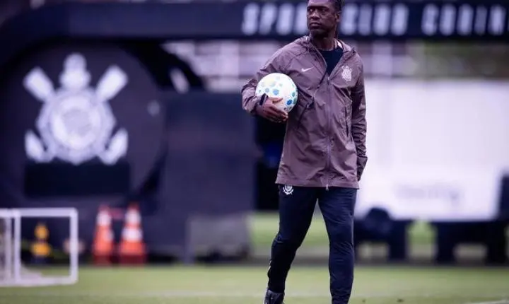 Corinthians registra Seedorf no BID para estreia contra o Vasco