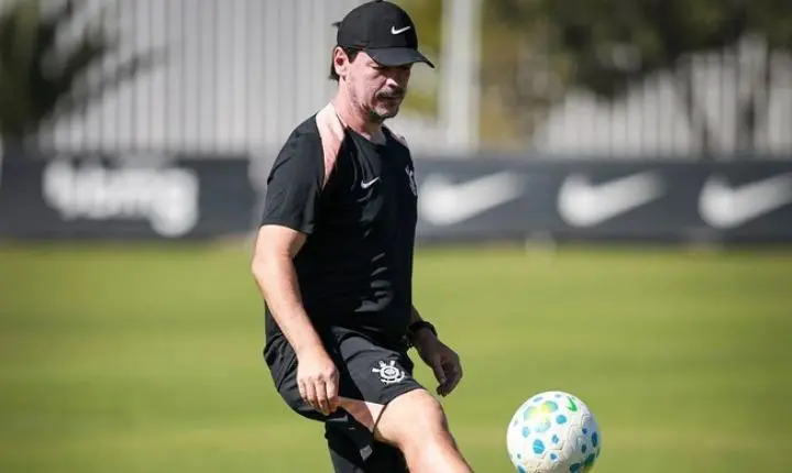 Corinthians conta com o retorno de André para enfrentar o Estudiantes