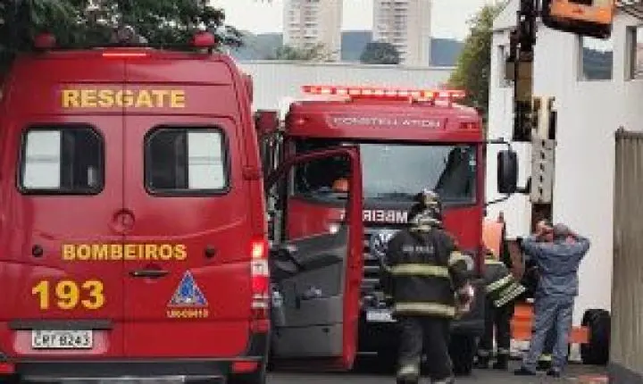 Corpo de bombeiros atende princípio de incêndio em fábrica em São Carlos