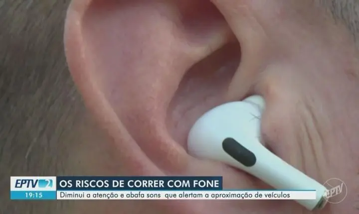 Perigo do uso de fones de ouvido no trânsito ao correr ou caminhar nas ruas