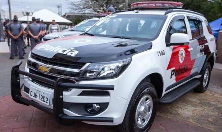 Criminosos realizam roubo milionário em joalheria de shopping