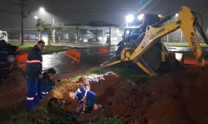 Daae realiza serviço emergencial para sanar vazamento de água no Jardim Serra Azul