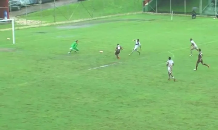 Fluminense e Vasco empatam pelo campeonato carioca sub-20 sob forte chuva