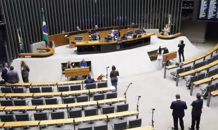 Câmara dos Deputados aprova urgência para acelerar dois projetos