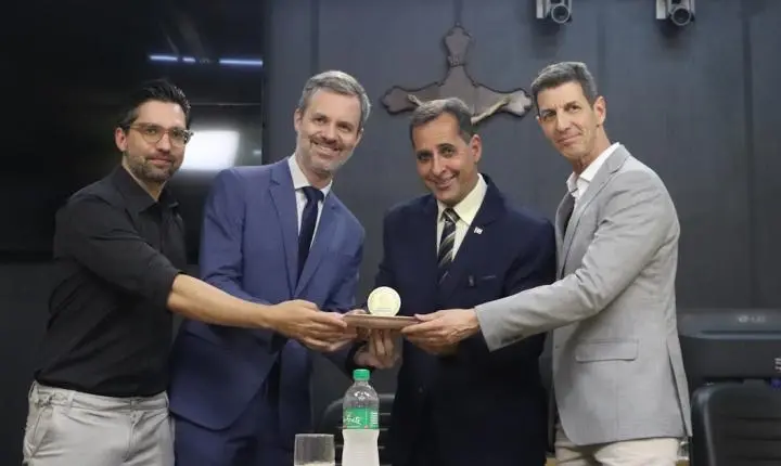 Giovani Peroni recebe a Medalha de Mérito Desportivo no beach tennis