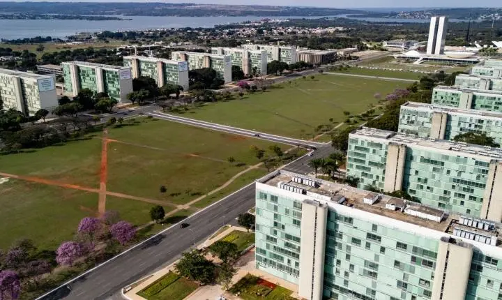 Governo transfere ponto facultativo do Dia do Servidor para sexta-feira
