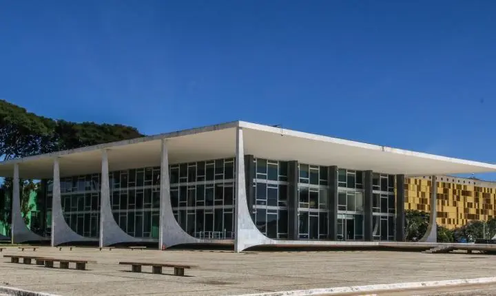 Dino aciona PF para investigar R$ 55 milhões em irregularidades nas emendas Pix