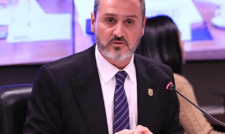 Flávio Dino reconduz Andrei Rodrigues ao cargo de diretor-geral da PF