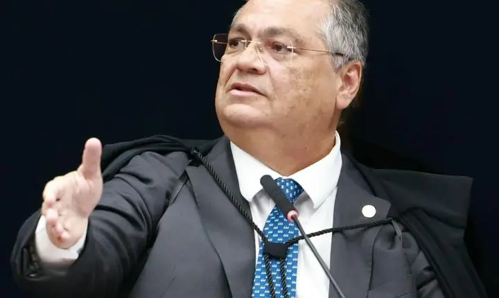 Ministro Flávio Dino nega soltura de Deolane Bezerra, acusada de ligação com o PCC