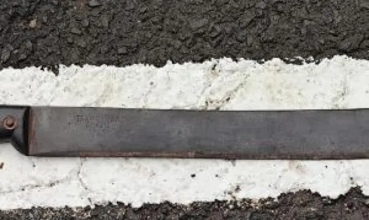 Discussão por vaga de estacionamento em São Carlos resulta em facão apreendido e ferimento na mão