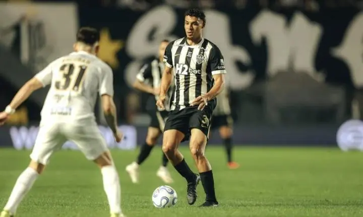 Liberado pelo departamento médico do Atlético, Victor Hugo reforça o time