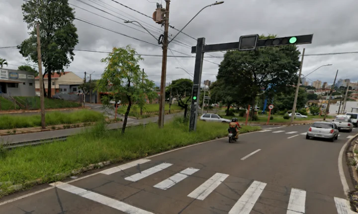 Documento questiona temporizador regressivo em semáforo no Parque Alvorada
