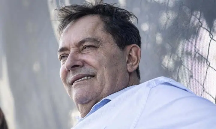 Dono da SAF do Cruzeiro garante permanência do técnico Artur Jorge até 2030