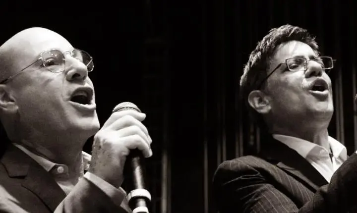 DUO SERENATA PRESTA HOMENAGEM A ANDREA BOCELLI NO CINE THEATRO BRASIL VALLOUREC COM ENTRADA GRATUITA