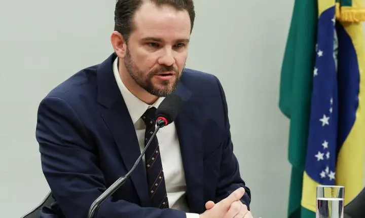 Dívida pública do Brasil é menor que a de grandes economias, diz Durigan