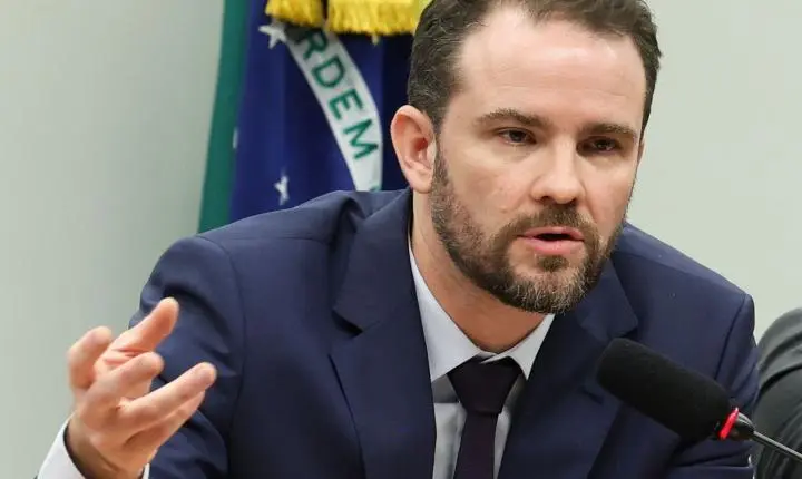 Durigan afirma que juros altos elevam a dívida pública e nega descontrole fiscal