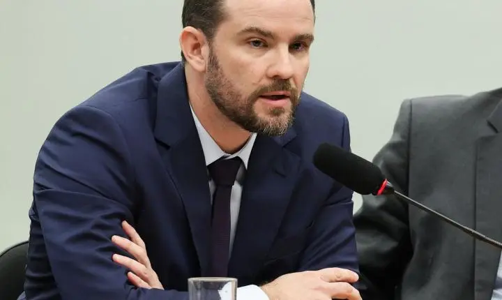 Dario Durigan viaja à França para agenda do G7 com foco em Inteligência Artificial e minerais estratégicos