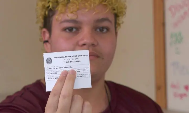 Eleitores trans usam nome social para votar nas eleições no interior de SP