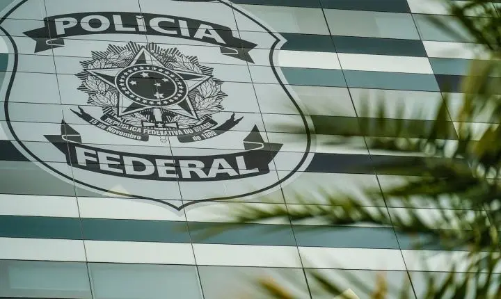 Flávio Bolsonaro nega calúnia contra Lula em manifestação à Polícia Federal