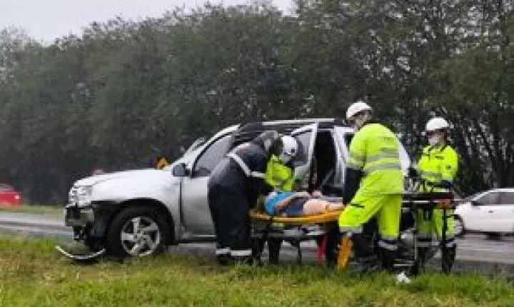 Forte chuva provoca acidente na SP-318 e deixa vítima em São Carlos