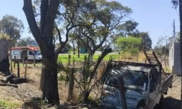 Engavetamento na SP-215 em São Carlos envolve três veículos nesta segunda