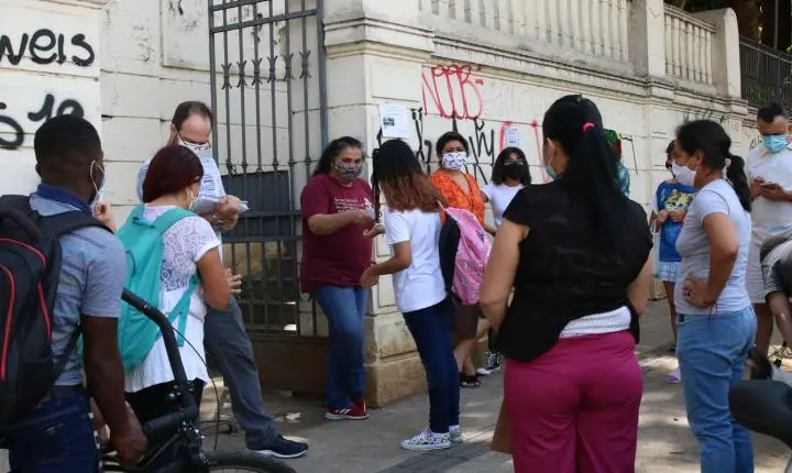 O papel crucial das escolas no combate à violência contra meninas e a urgência da educação de gênero