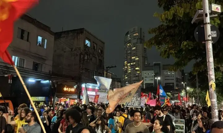 Estudantes protestam em São Paulo contra cortes em universidades públicas e por permanência estudantil
