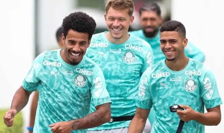 Lucas Evangelista celebra boa fase e destaca trabalho intenso no Palmeiras