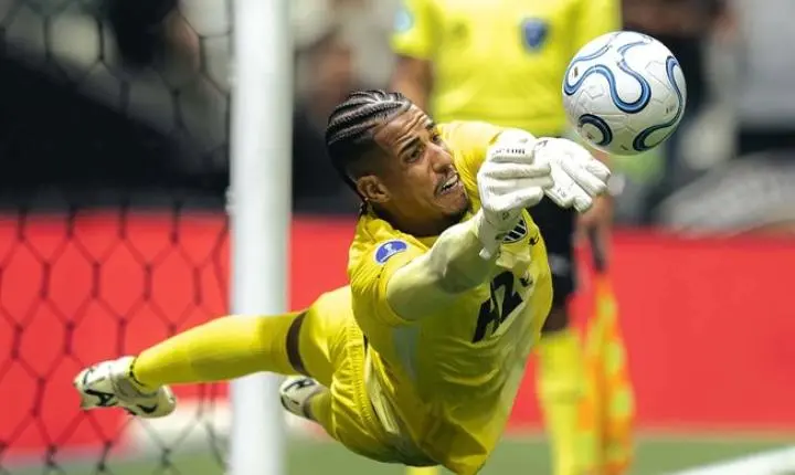 Everson elogia Gabriel Delfim após classificação heroica do Atlético