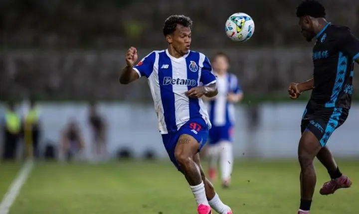 Gabriel Veron retorna ao Porto e recebe elogios da comissão técnica