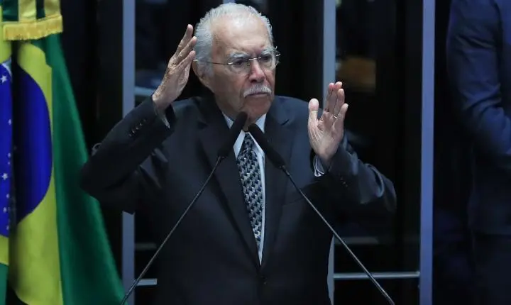 Ex-presidente José Sarney é internado em São Luís com pneumonia