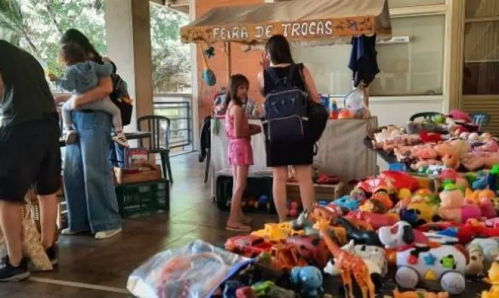 Feira de trocas incentiva consumo consciente em Araraquara
