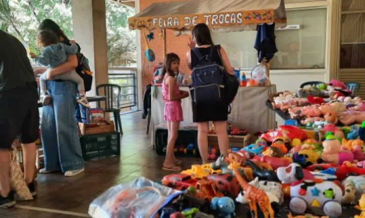 Feira de Trocas reúne livros, brinquedos e ações ambientais no Sesc Araraquara