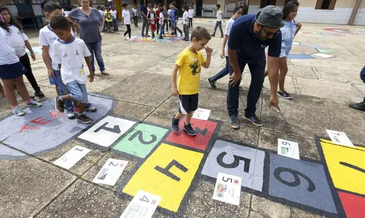 Copa do Mundo Feminina de 2027 redefine calendário de férias escolares no Brasil