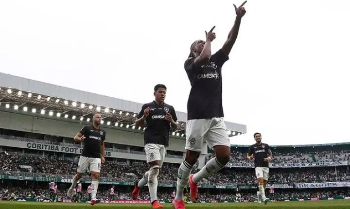 Botafogo empata com o Coritiba e Ferraresi destaca nova postura