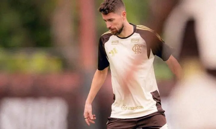 Flamengo treina sem o patrocínio da Betano no uniforme por nova regra