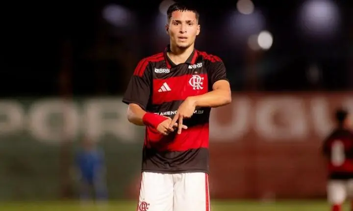Flamengo bate o Corinthians e larga na frente no Brasileirão Sub-17