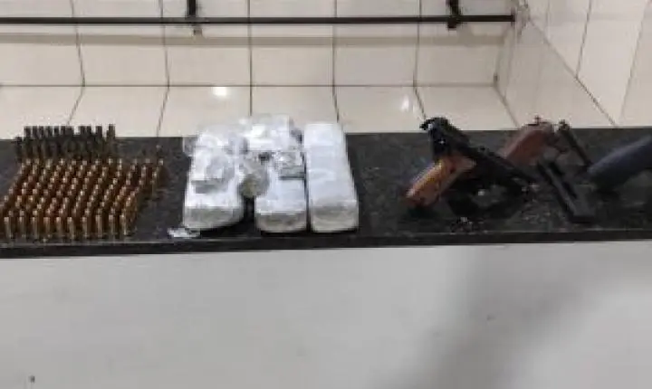 Ação da PM resulta em apreensão de armas e drogas em chácara de São Carlos